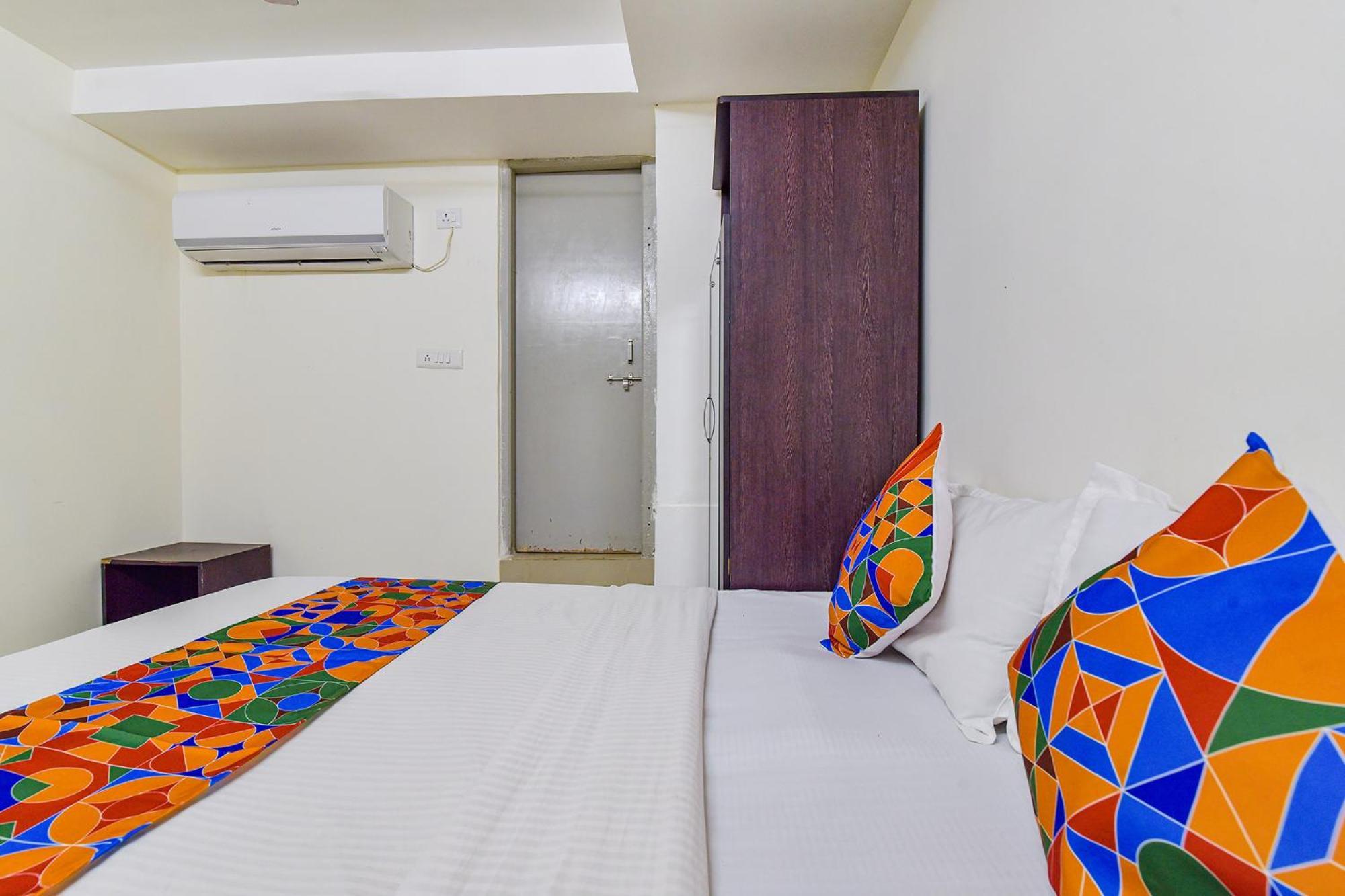 אחמדאבאד Hotel O Himalaya Inn מראה חיצוני תמונה
