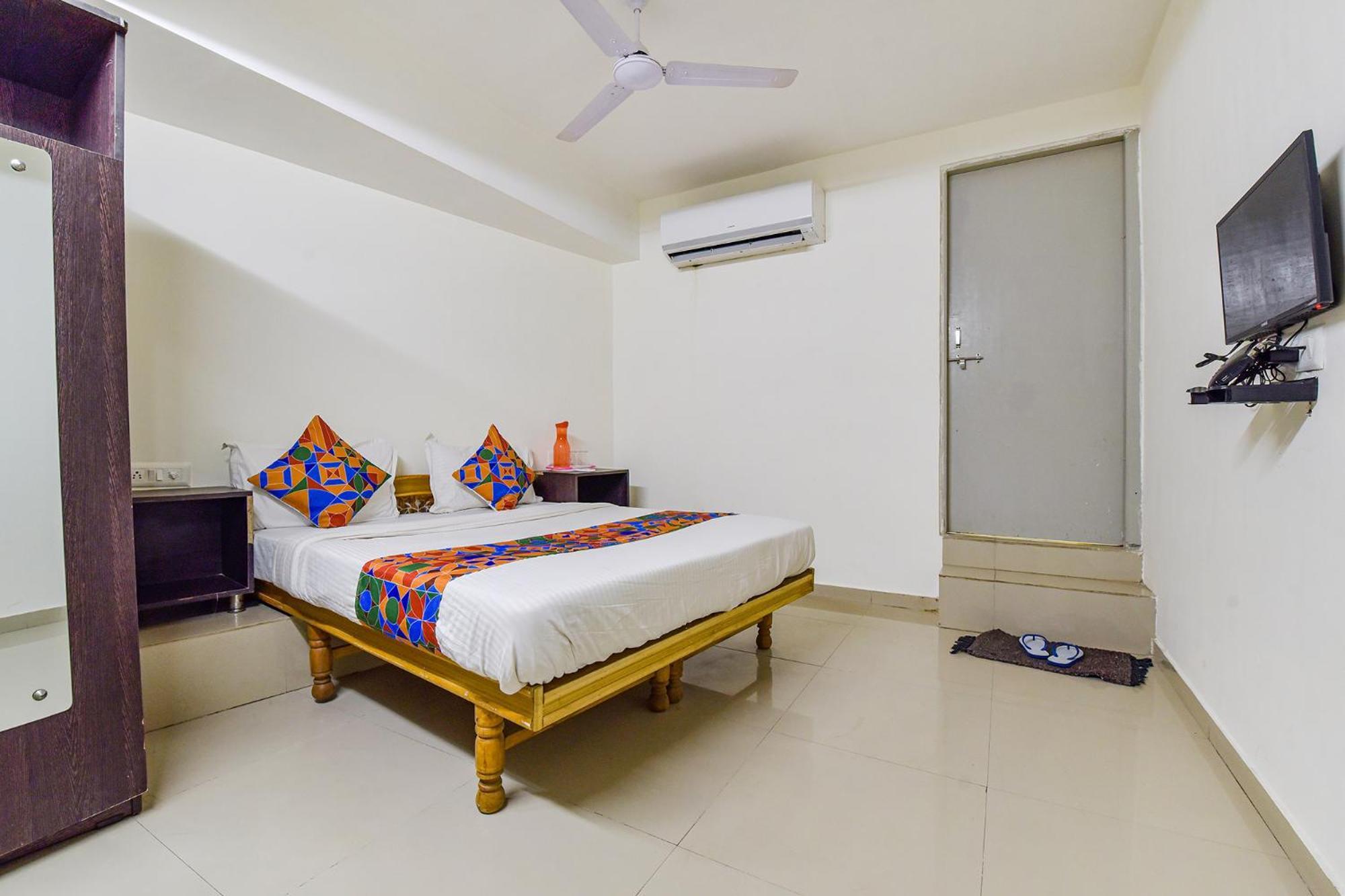 אחמדאבאד Hotel O Himalaya Inn מראה חיצוני תמונה