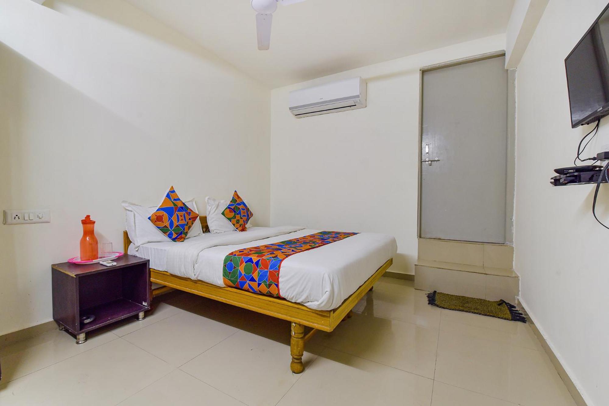 אחמדאבאד Hotel O Himalaya Inn מראה חיצוני תמונה
