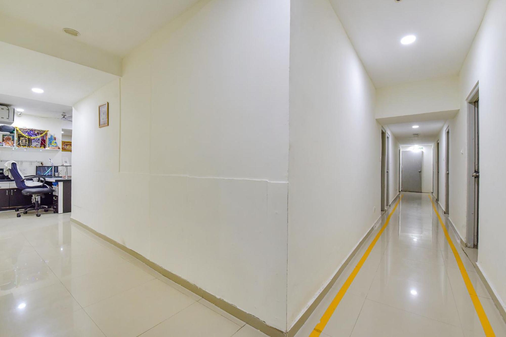 אחמדאבאד Hotel O Himalaya Inn מראה חיצוני תמונה