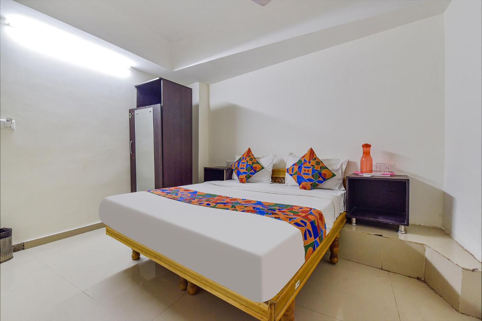 אחמדאבאד Hotel O Himalaya Inn מראה חיצוני תמונה