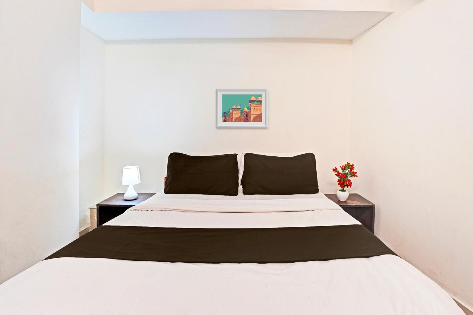 אחמדאבאד Hotel O Himalaya Inn מראה חיצוני תמונה