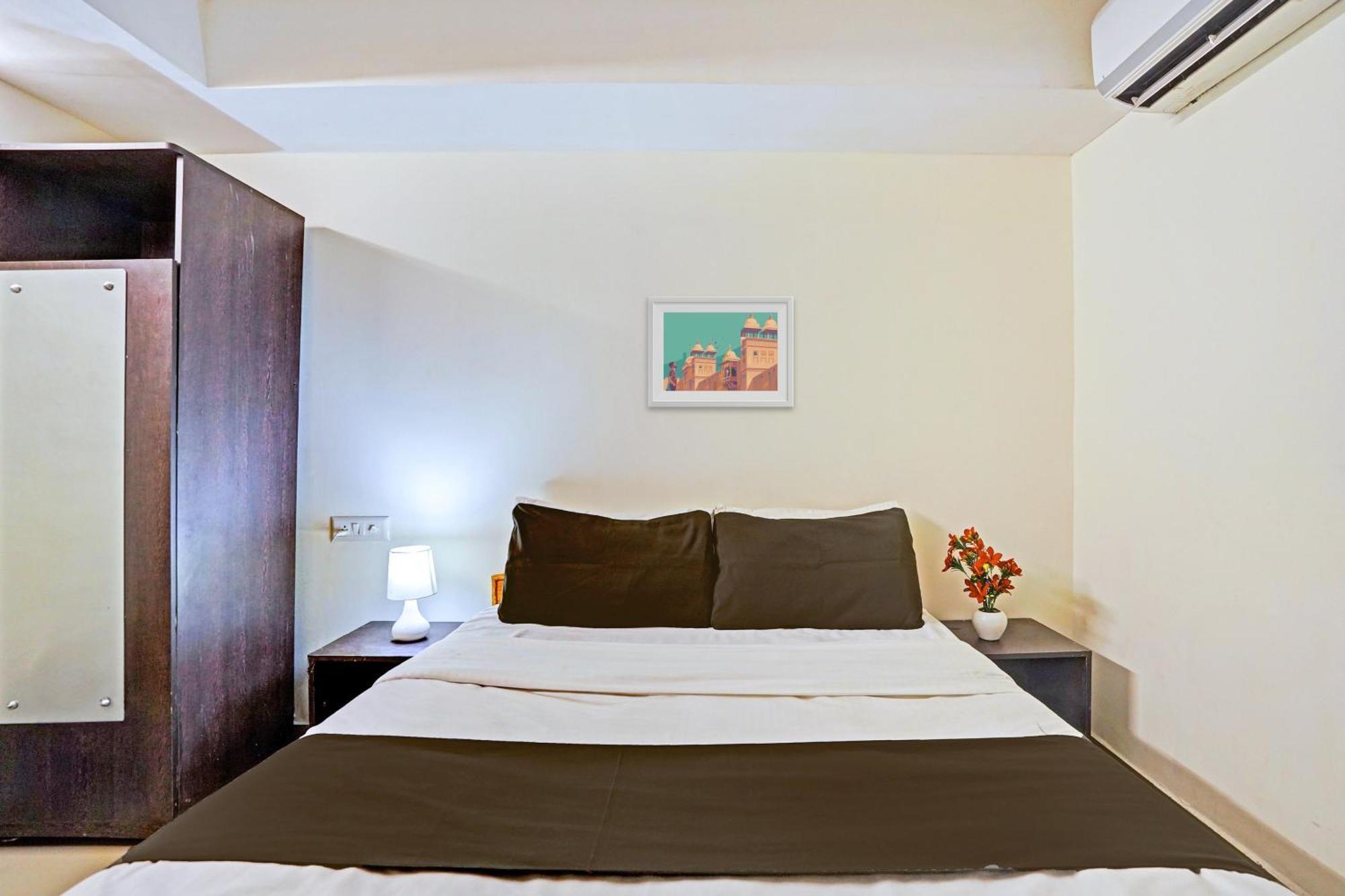 אחמדאבאד Hotel O Himalaya Inn מראה חיצוני תמונה