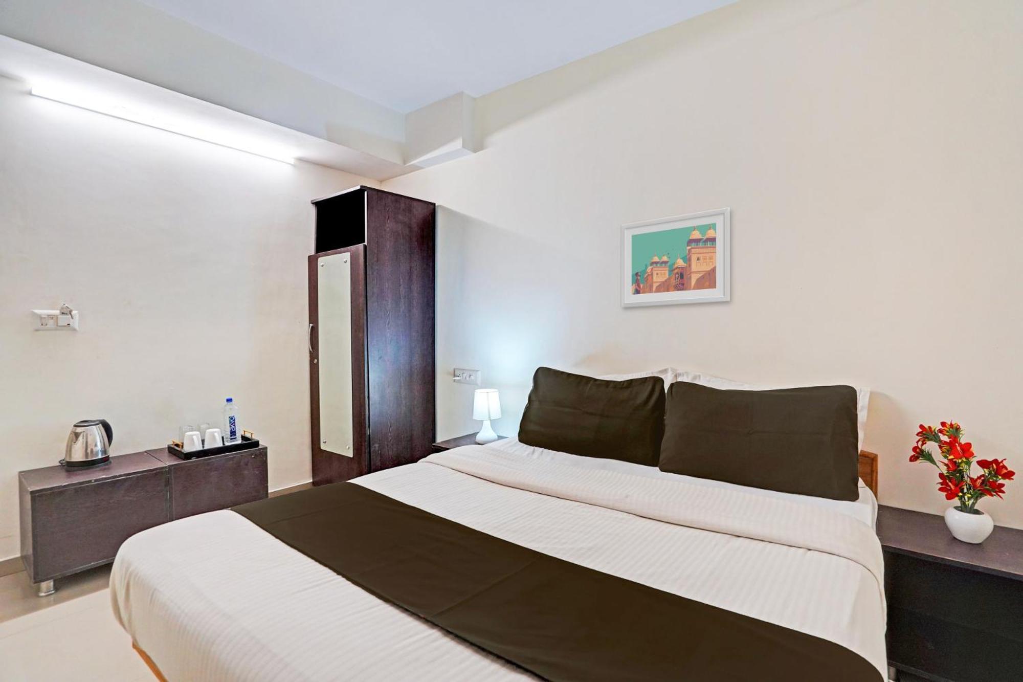 אחמדאבאד Hotel O Himalaya Inn מראה חיצוני תמונה