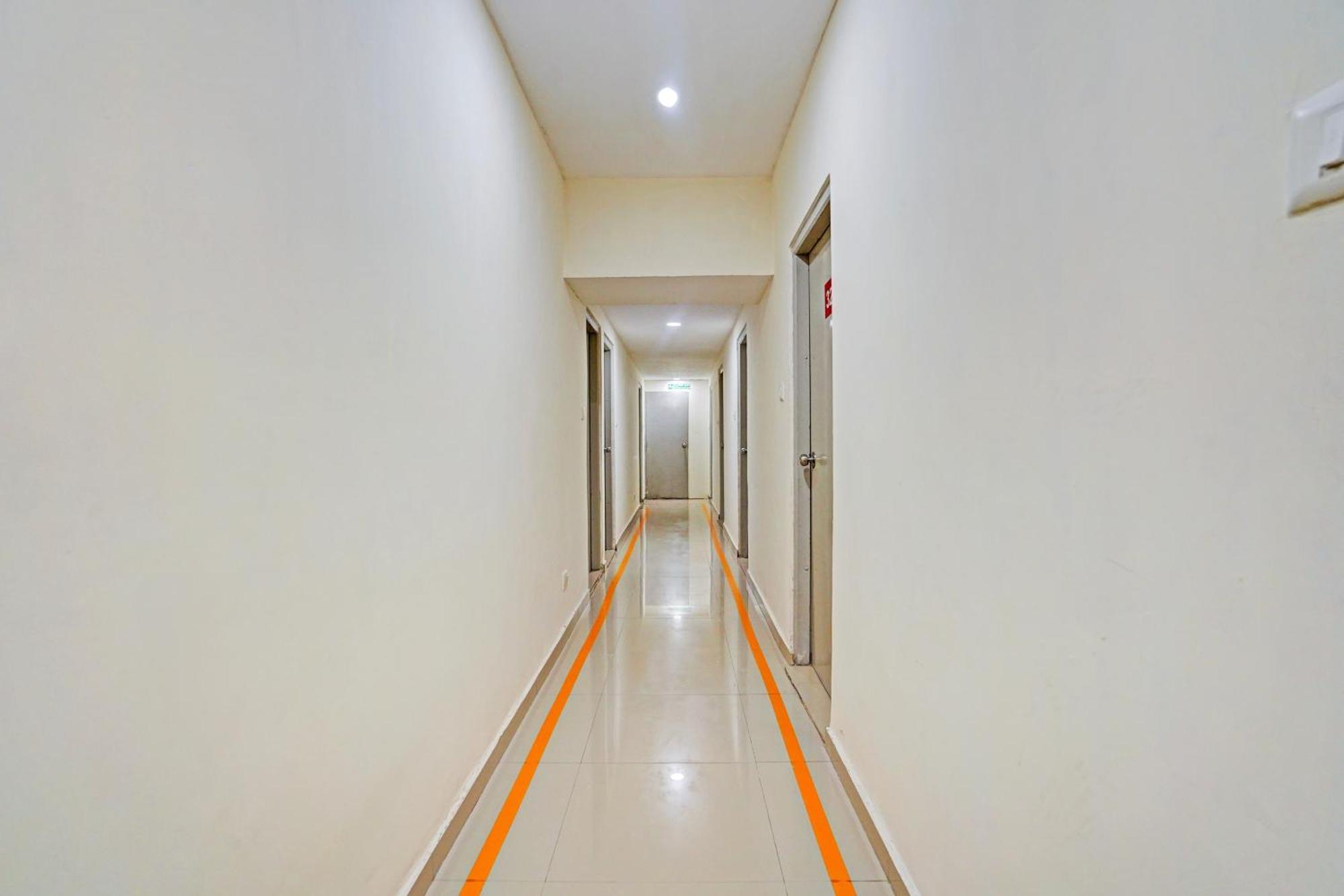 אחמדאבאד Hotel O Himalaya Inn מראה חיצוני תמונה