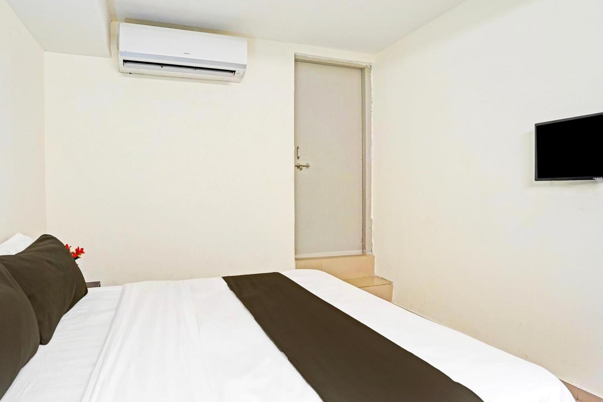 אחמדאבאד Hotel O Himalaya Inn מראה חיצוני תמונה